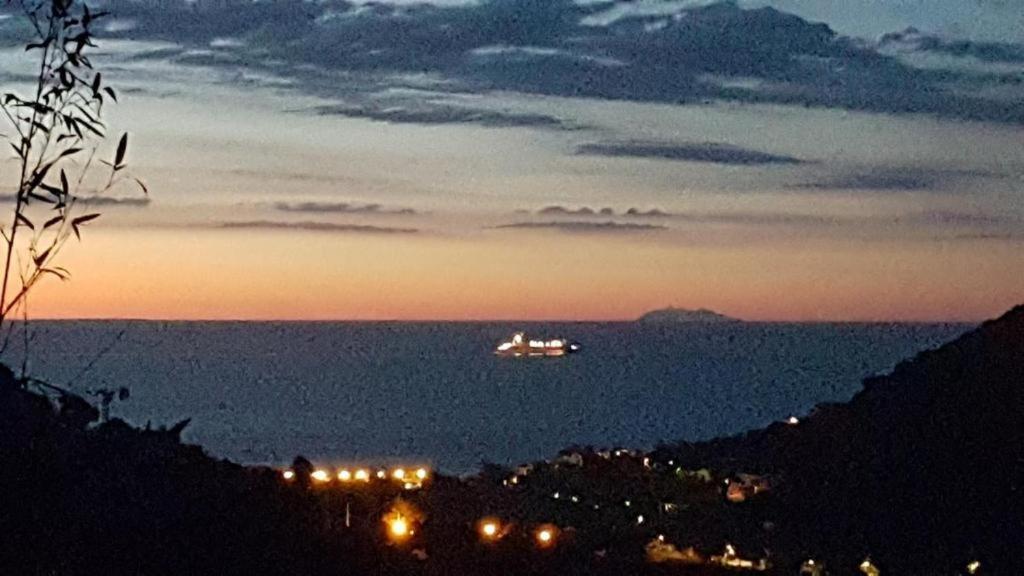 Cap Corse Uribellinu 2 Formule Petit Dejeuner Santa-Maria-di-Lota Экстерьер фото